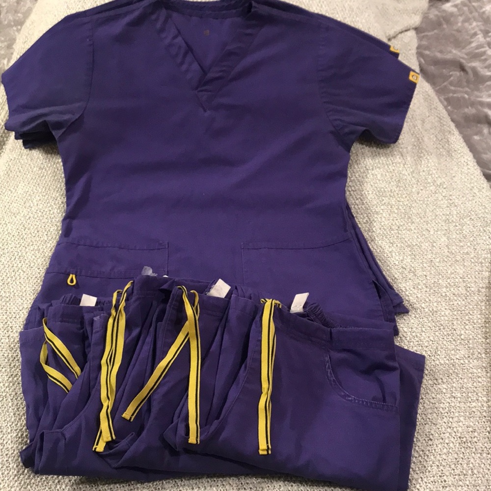 Wonder Wink scrub set 4 pairs
